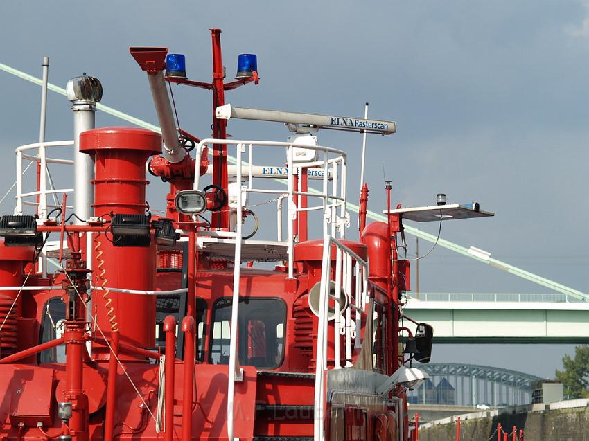 Feuerloeschboot 10-2      P070.JPG